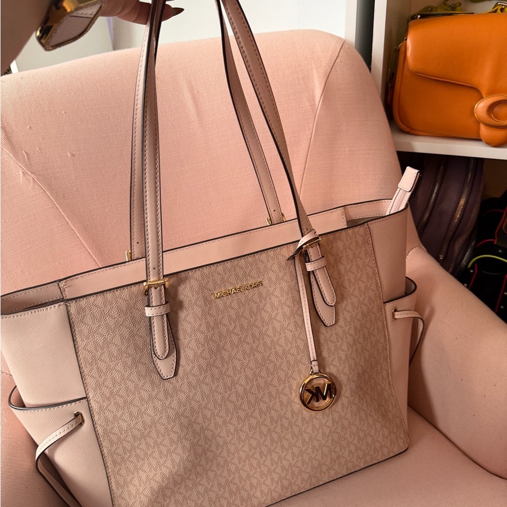 ::SOLD::Michael Kors Blush Pink Signature Gilly Tote